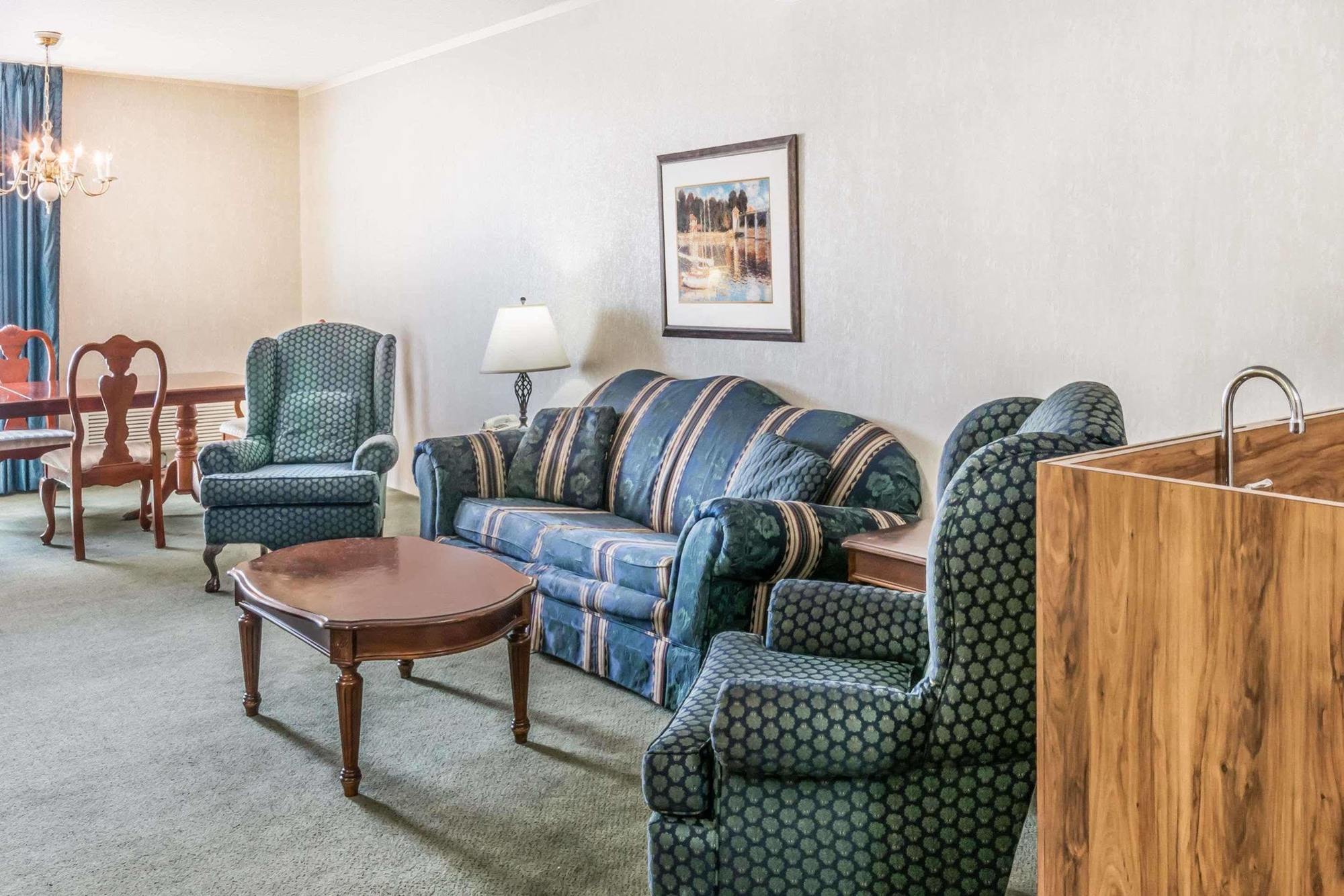 Howard Johnson By Wyndham Milford/New Haven エクステリア 写真