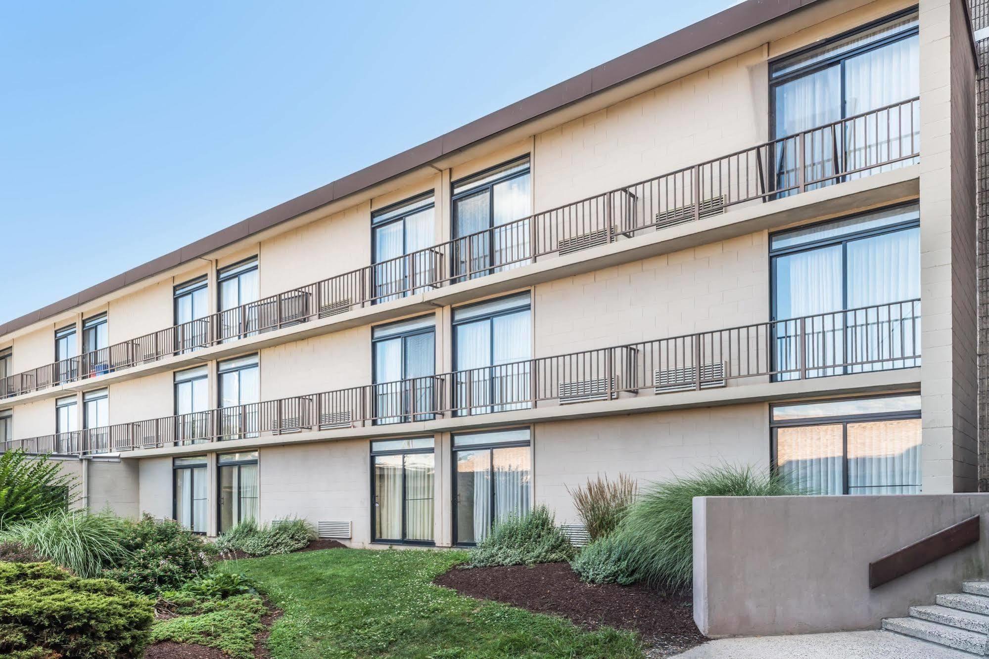 Howard Johnson By Wyndham Milford/New Haven エクステリア 写真